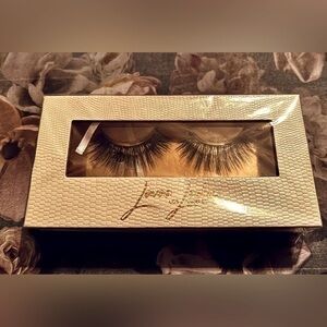 Brand new Lavaa Lashes artificial lashes, style Charm